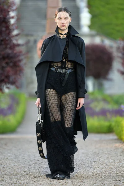 Look 25
